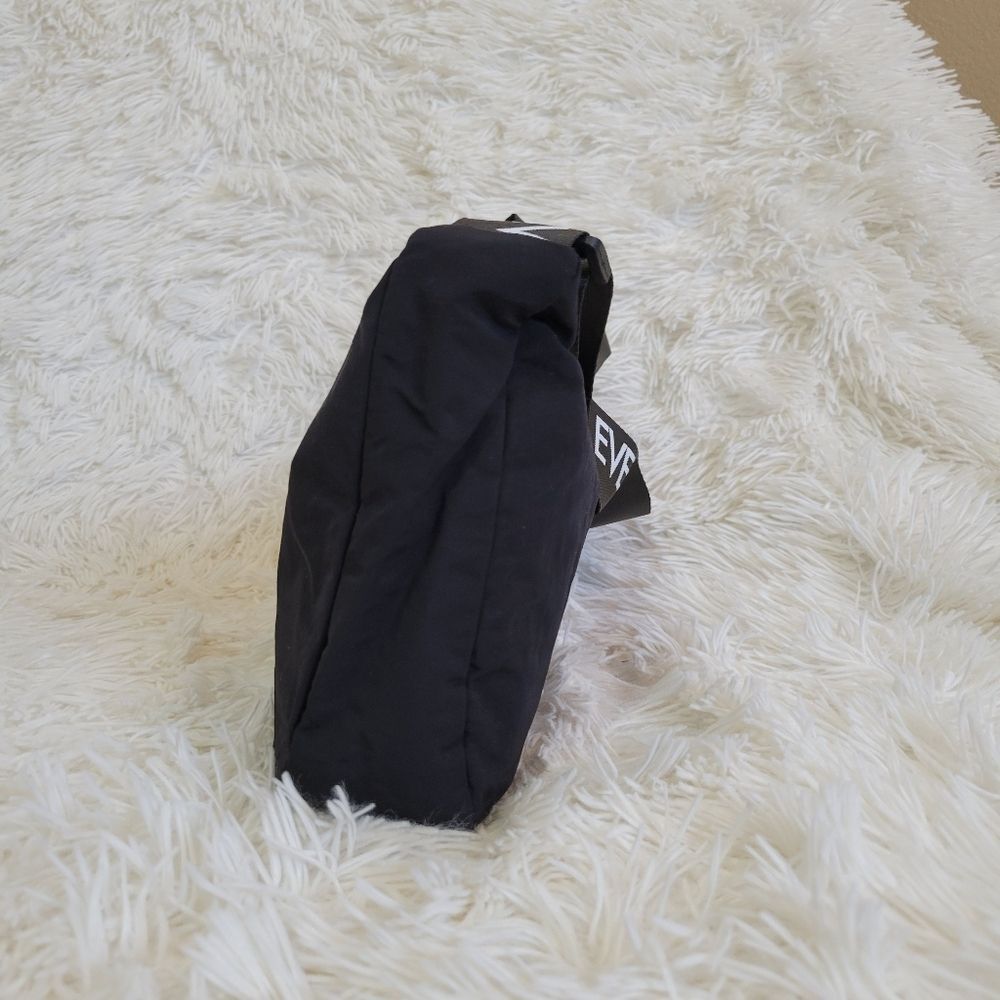 Make Up Forever Makeup Cosmetics Adjustable Over the Shoulder Zipper Black Bag - Picture 3 of 9